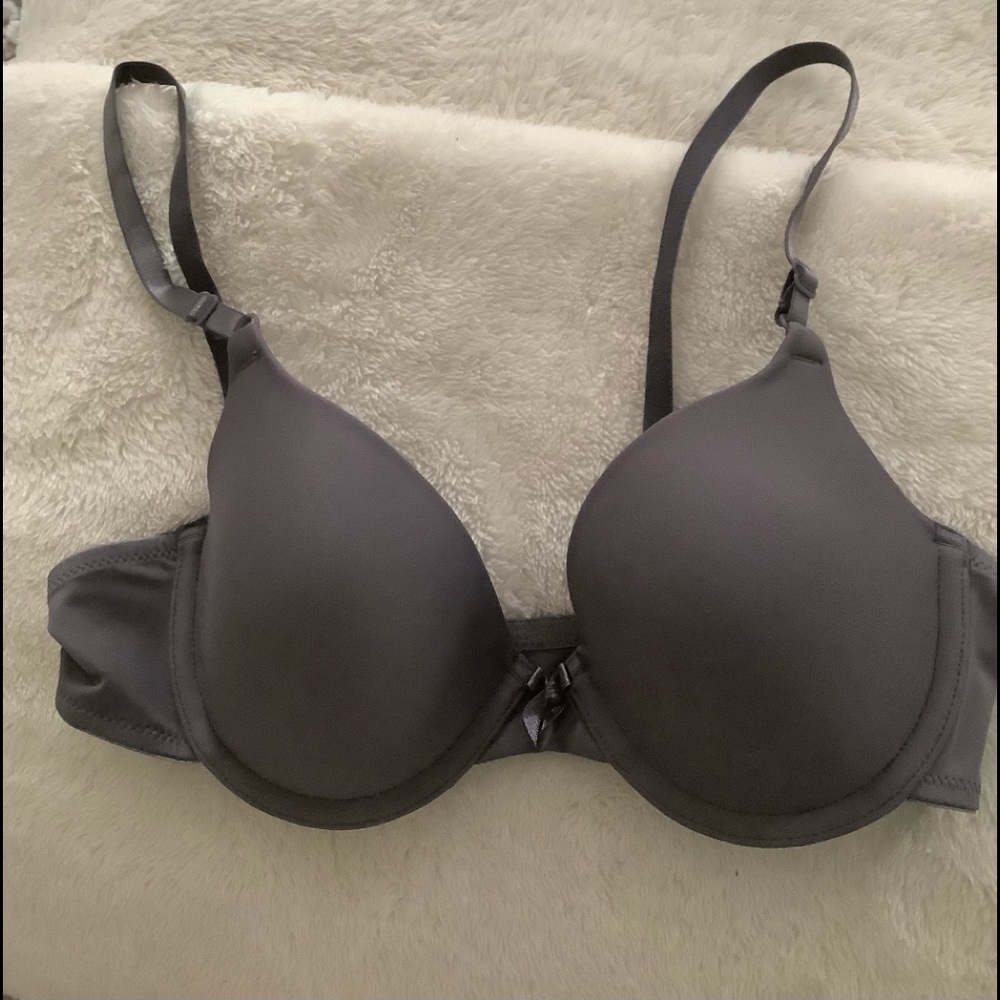 Maidenform brassiere Demi coverage 34A underwires, gray bow between. 💐